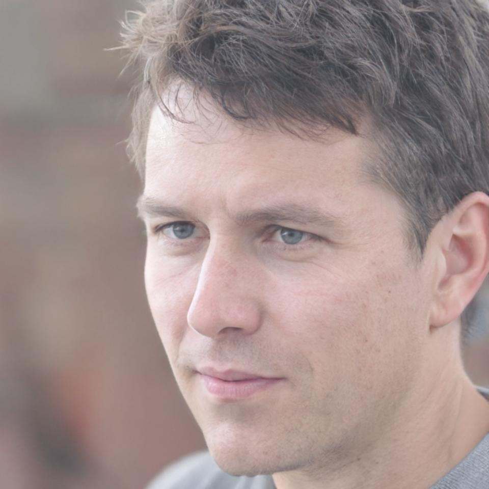 Instructor Bjorn Lindqvist demonstrating mobile testing techniques